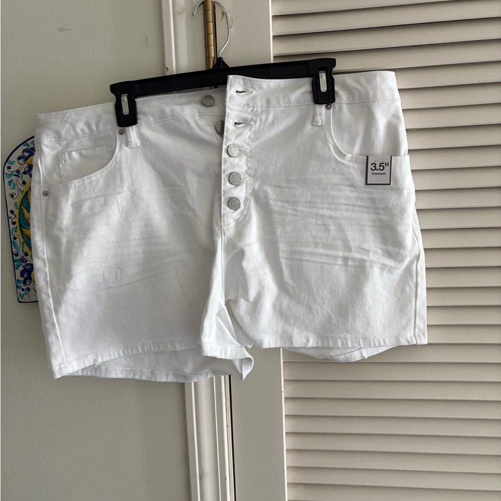 Time and Tru White Button-Up Jean Shorts
